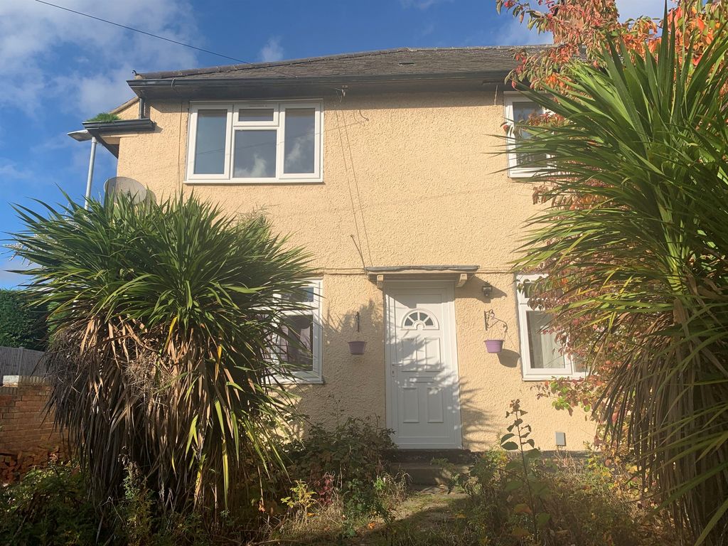 4 bed semidetached house for sale in The Headlands, Market Harborough