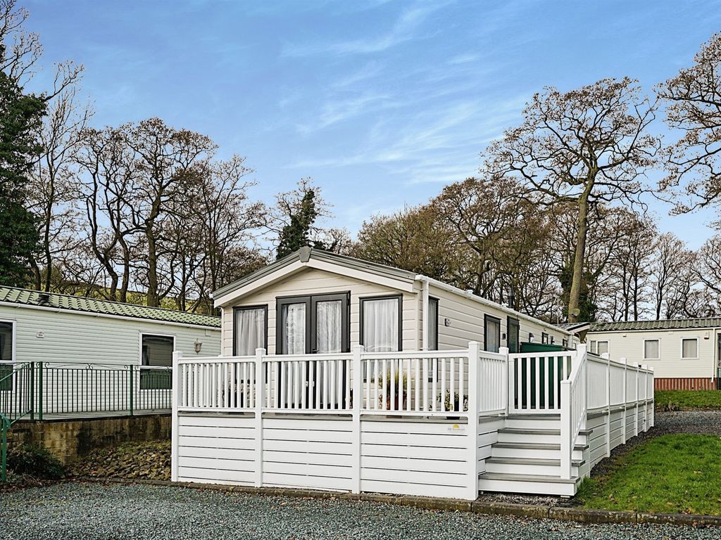 2 bed mobile/park home for sale in Mill Lane, Hawksworth, Leeds LS20