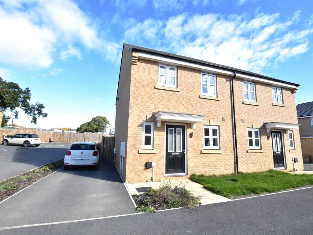 3 bed semidetached house for sale in Eccleshall Grove, Springwood Park