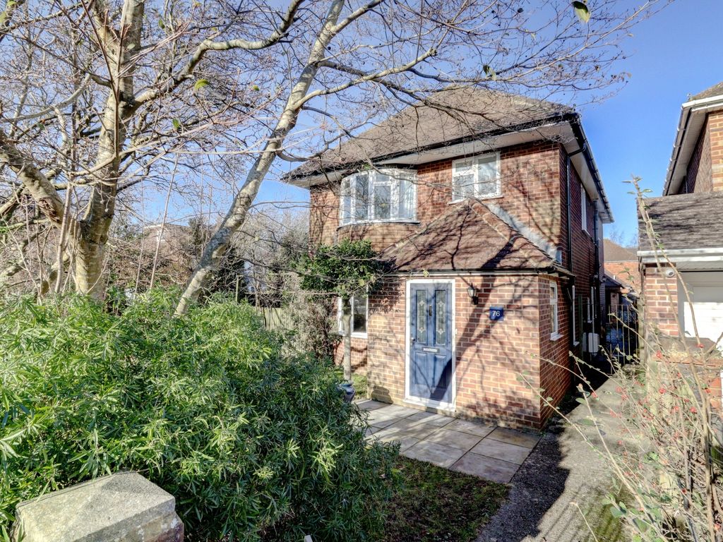 6 bed detached house for sale in Rupert Avenue, High HP12, £