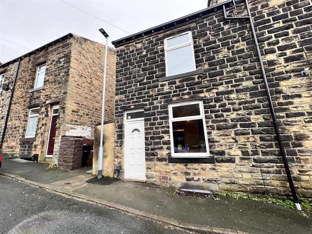 2 bed property to rent in Bracewell Street, Keighley BD21, £650 pcm