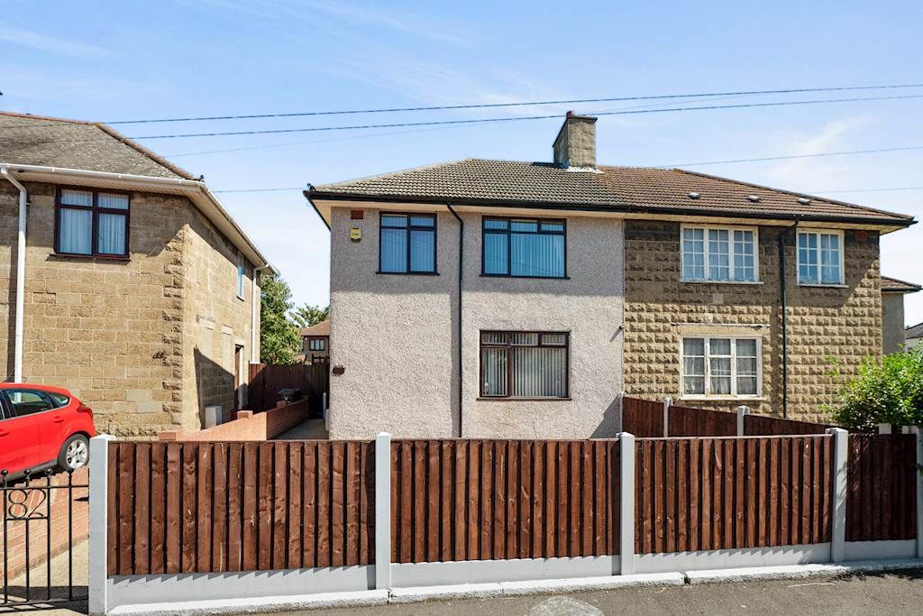 3 bed semidetached house for sale in Fieldway, Dagenham RM8, £420,000