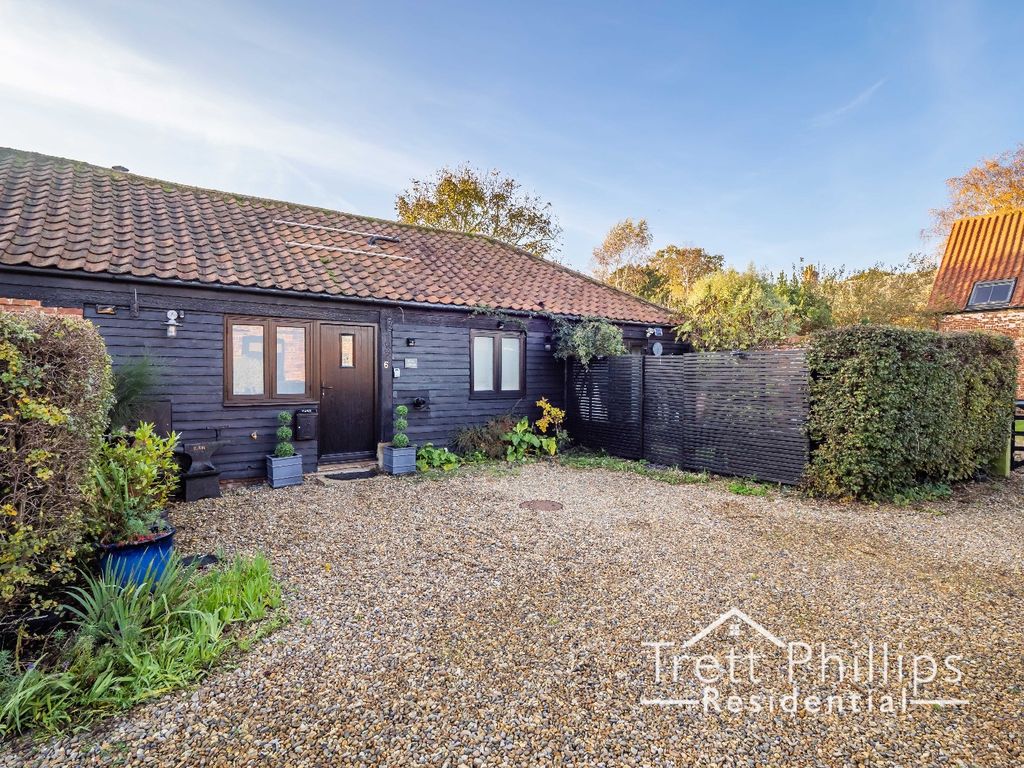 2 bed linkdetached house for sale in Fritton Road, Ludham, Great Yarmouth, Norfolk NR29, £