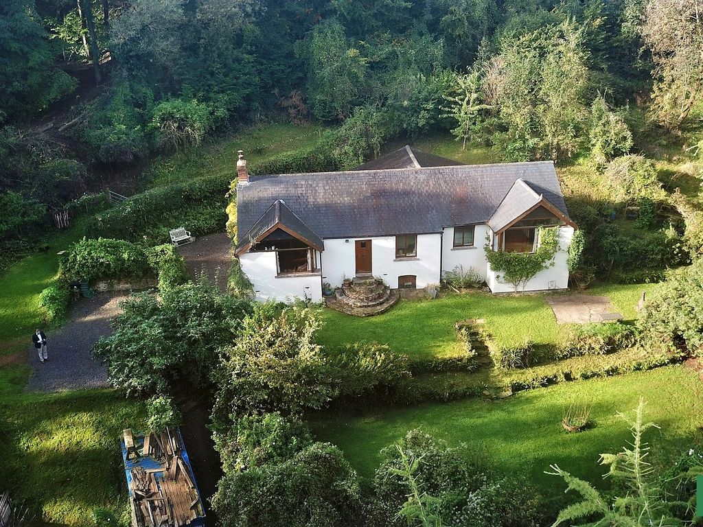 4 bed detached bungalow for sale in Wigpool, Mitcheldean