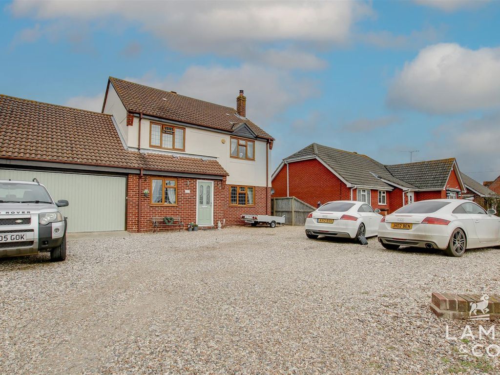 4 bed detached house for sale in Harwich Road, Little Oakley, Harwich