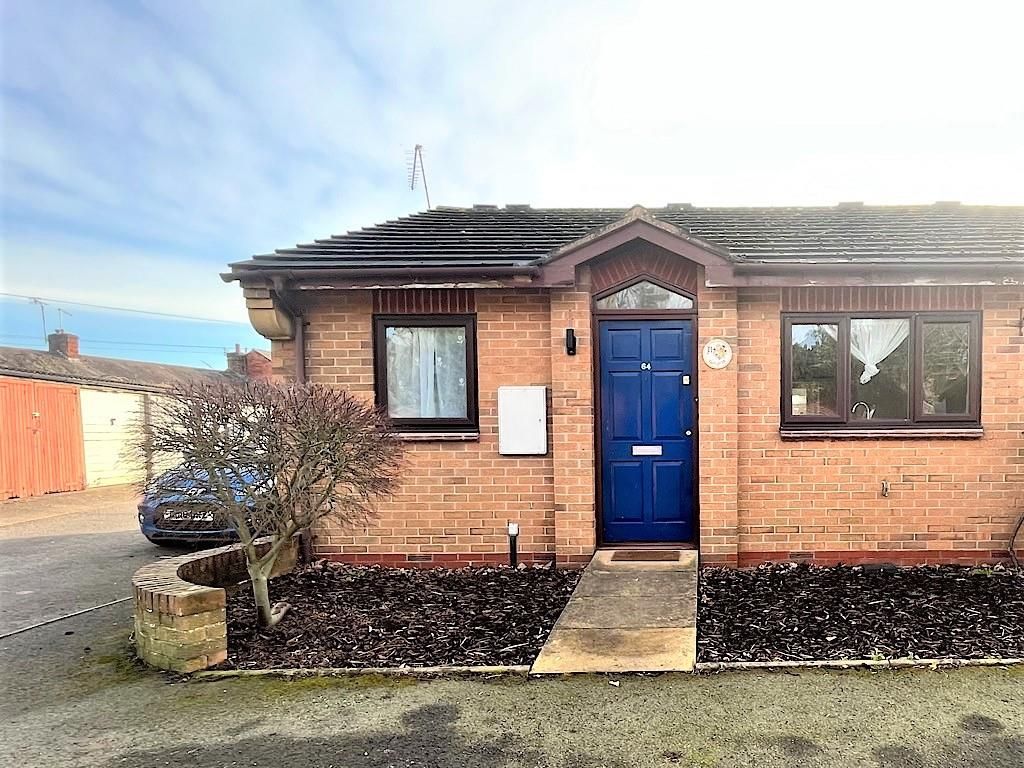 2 bed semidetached bungalow to rent in Castle Court, Wem, Shrewsbury
