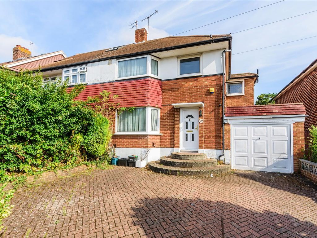 3 bed semidetached house for sale in Northlands Avenue, Farnborough