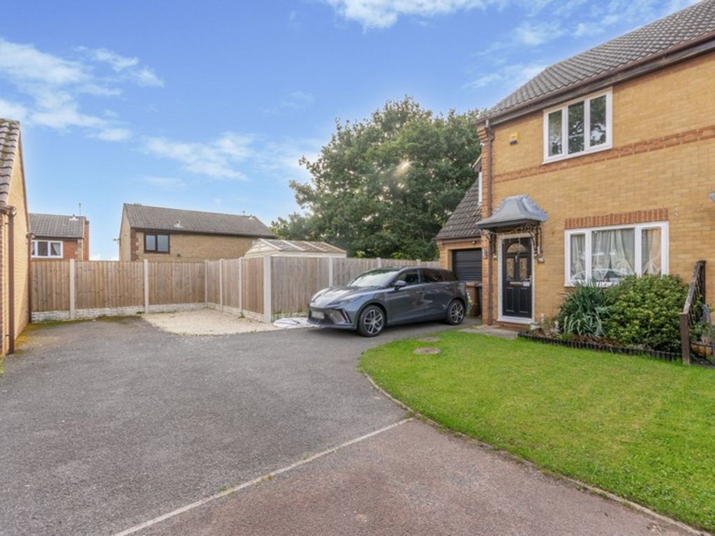 3 bed semidetached house for sale in Smalley Drive, Oakwood DE21, £