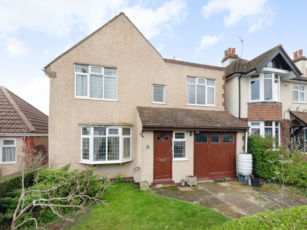 3 bed detached house for sale in Douglas Avenue, Whitstable CT5, £