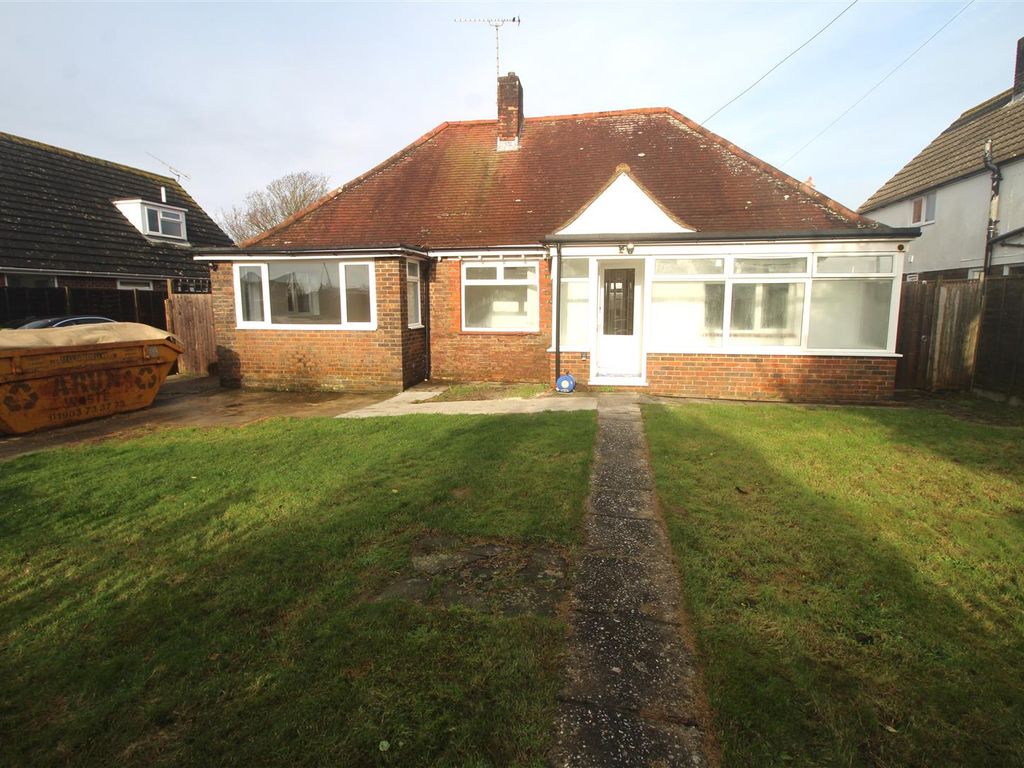 4 bed detached bungalow to rent in Brook Lane, Ferring, Worthing BN12