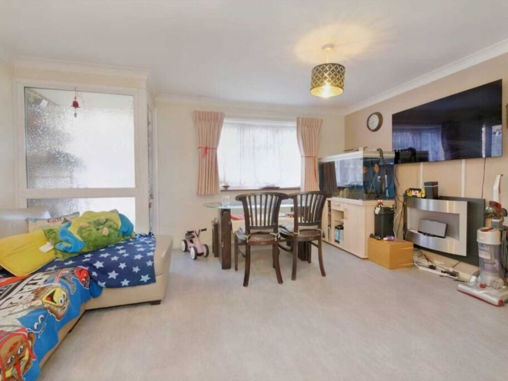 2 bed flat to rent in Maryside, Langley, Slough SL3 Zoopla