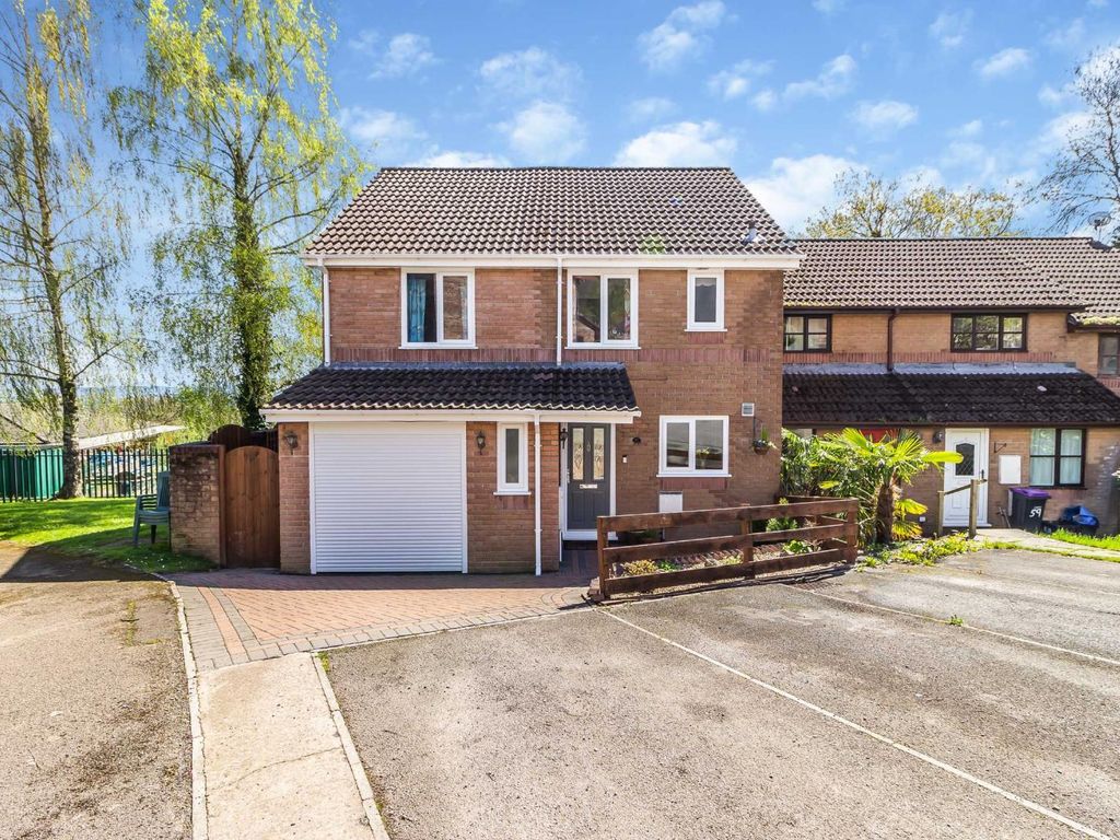 4 bed end terrace house for sale in Heather Court, Cwmbran, Torfaen