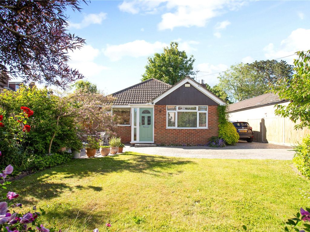 2 bed bungalow for sale in Park Crescent, Emsworth, Hampshire PO10 Zoopla