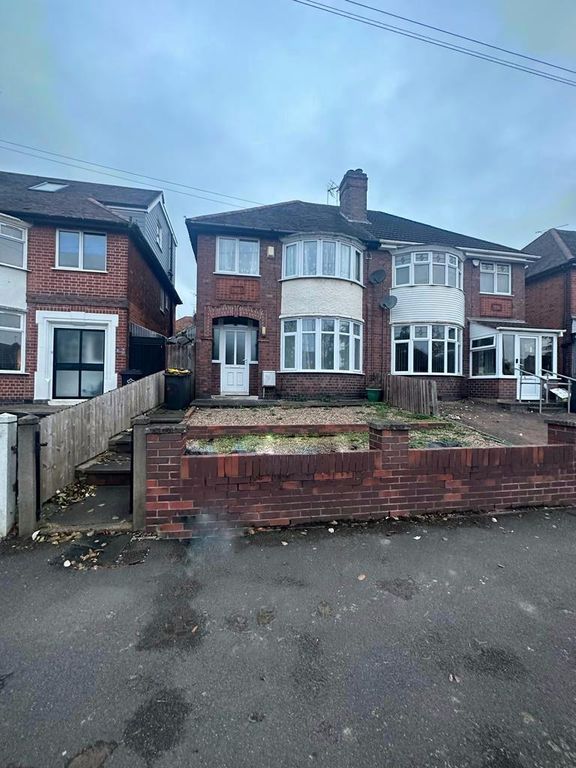 3 bed semidetached house to rent in Wyngate Drive, Leicester LE3, £