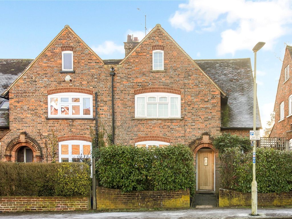 3 bed semidetached house for sale in Manland Avenue, Harpenden