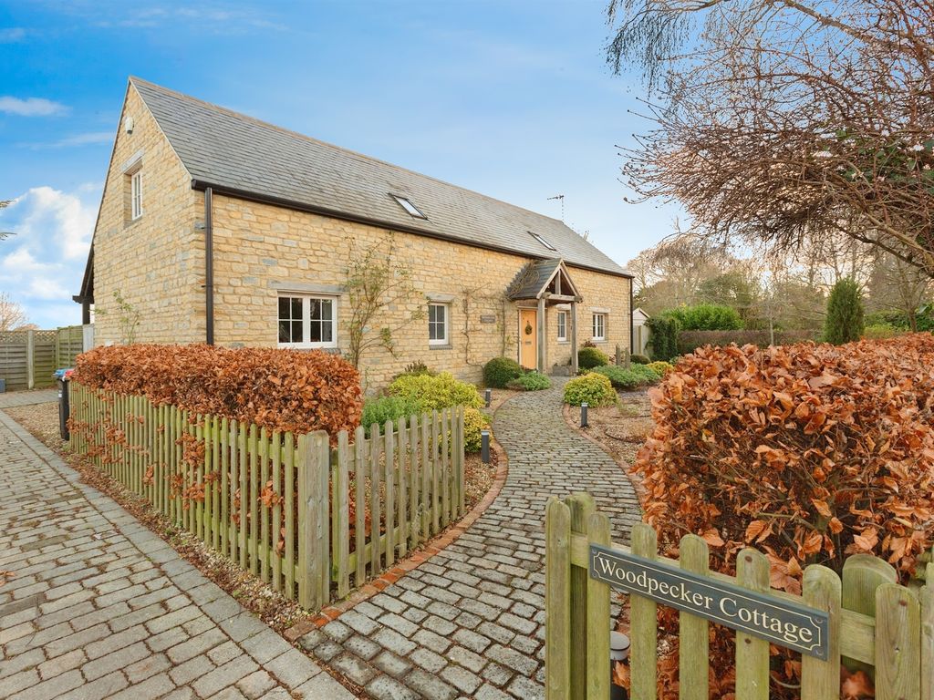 4 bed detached house for sale in High Street, Haversham, Milton Keynes