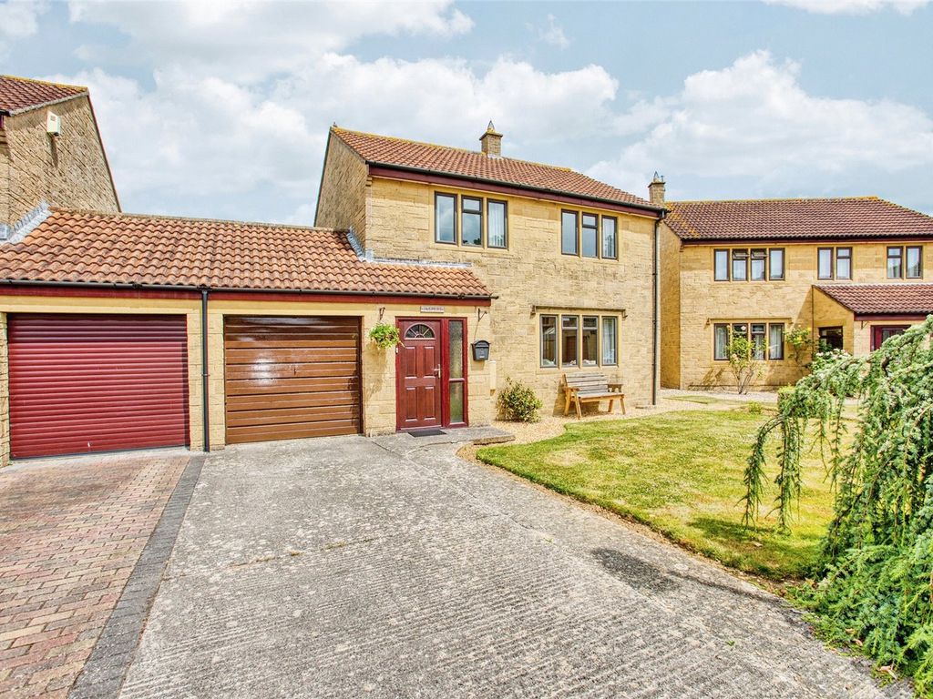 3 bed linkdetached house for sale in Lavers Oak, Martock, Somerset