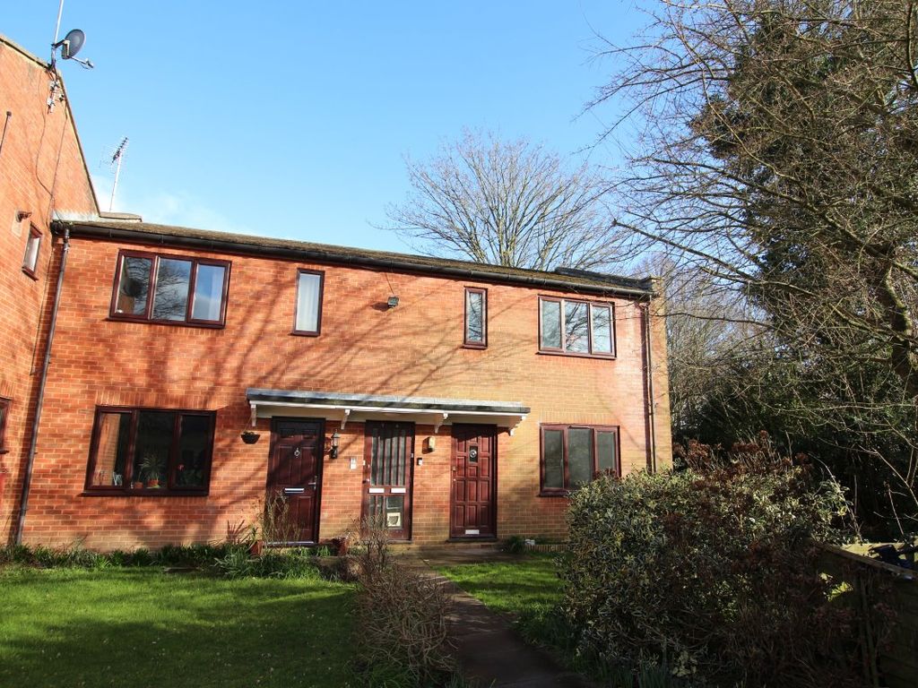 1 bed flat to rent in Crawley Road, Horsham RH12, £1,050 pcm Zoopla