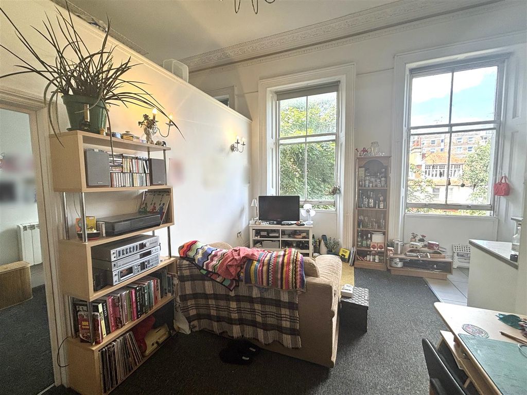 1 bed flat to rent in Norfolk Terrace, Brighton BN1, £1,300 pcm Zoopla