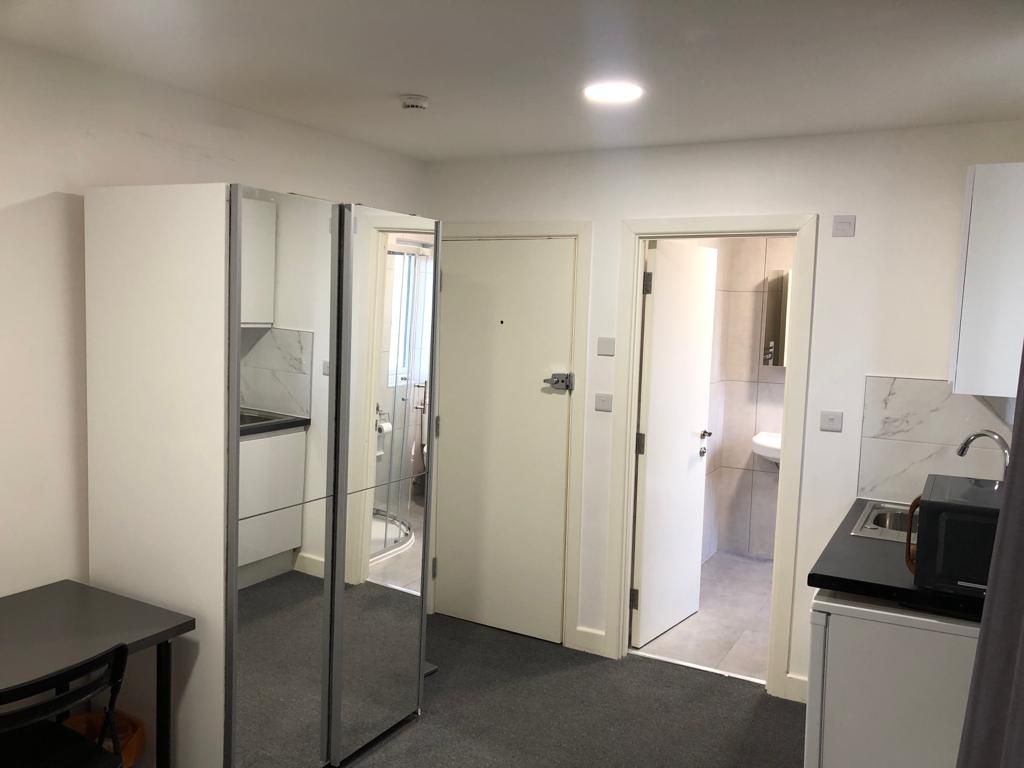 Room to rent in Leamington Gardens, Ilford IG3, £895 pcm Zoopla