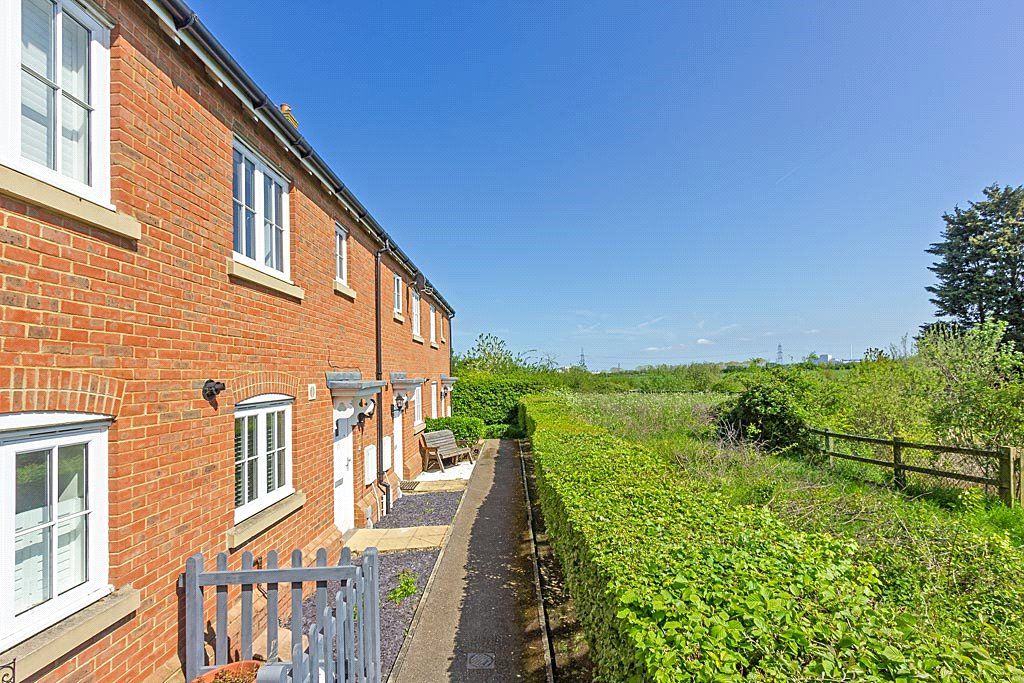 3 bed terraced house to rent in All Saints Close, Iwade, Sittingbourne