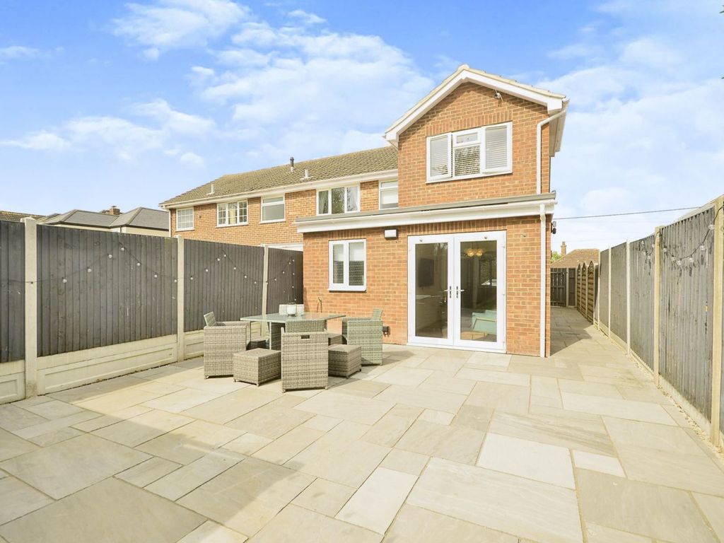 4 bed end terrace house for sale in Sandwich Road, Dover CT15, £385,000