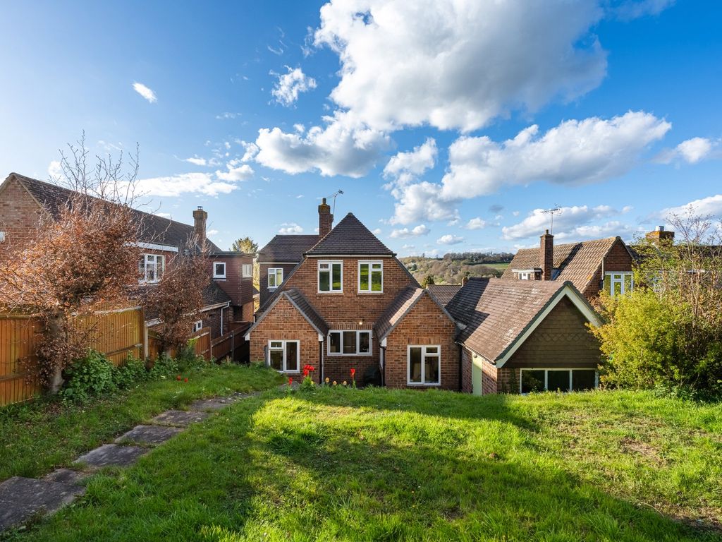3 bed detached house for sale in Pollyhaugh, Eynsford DA4, £650,000