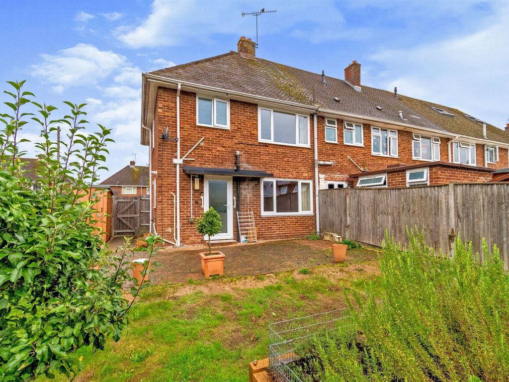 3 bed semidetached house for sale in Mountbatten Avenue, Romsey SO51