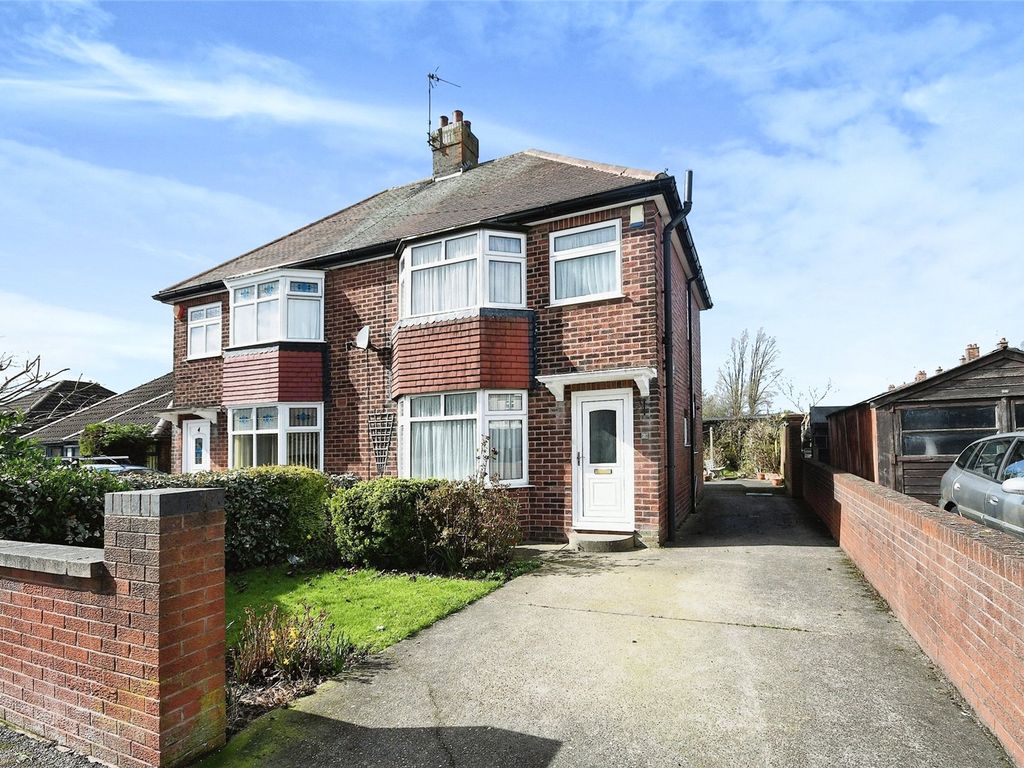 3 bed semidetached house for sale in Bingham Avenue, SuttonIn