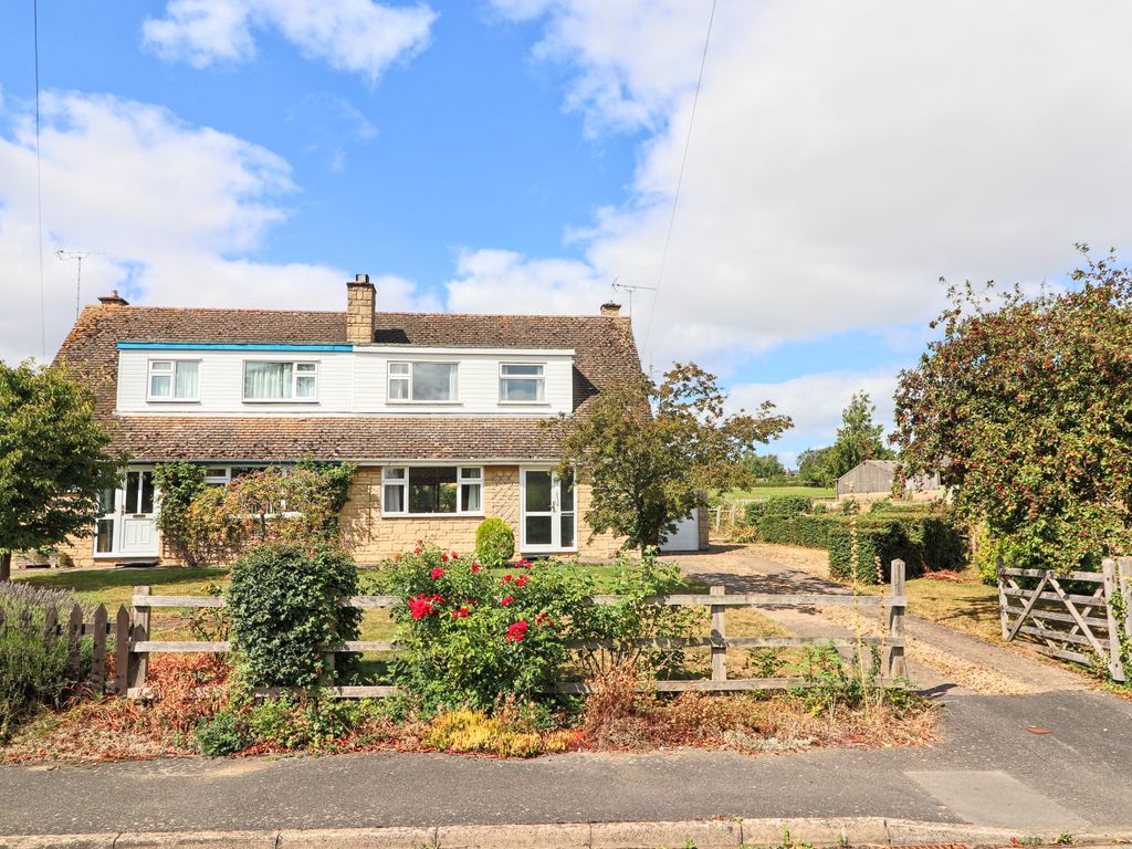 3 bed semidetached house for sale in Market Lane, Greet, Nr