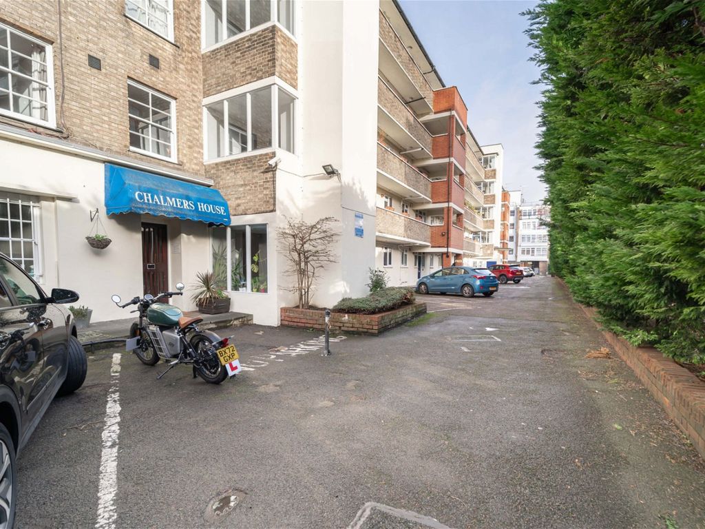 2 bed flat for sale in York Road, Battersea SW11, £350,000 Zoopla