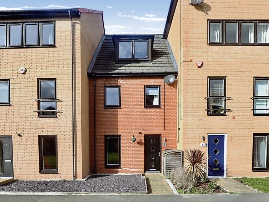 4 bed terraced house for sale in Haydock Chase, Laughton Common