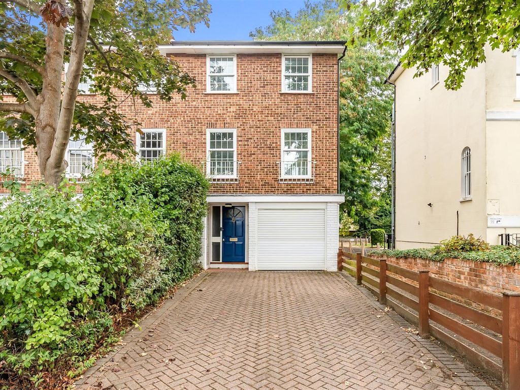 3 bed town house for sale in Uxbridge Road, Kingston Upon Thames KT1, £835,000 Zoopla