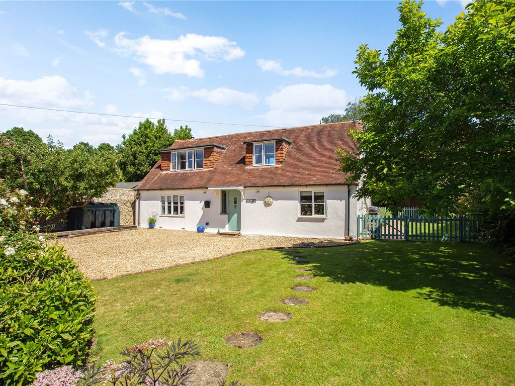 4 bed detached house for sale in Norton Lane, Chichester PO20, £725,000