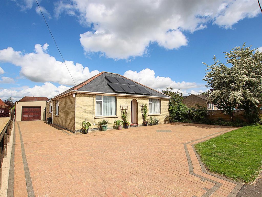 3 bed detached bungalow for sale in Hall Barn Road, Isleham, Ely CB7, £