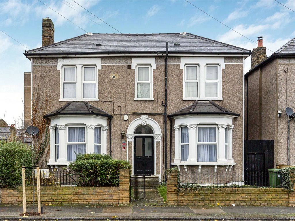 2 bed flat for sale in Honley Road, Catford SE6, £400,000 Zoopla
