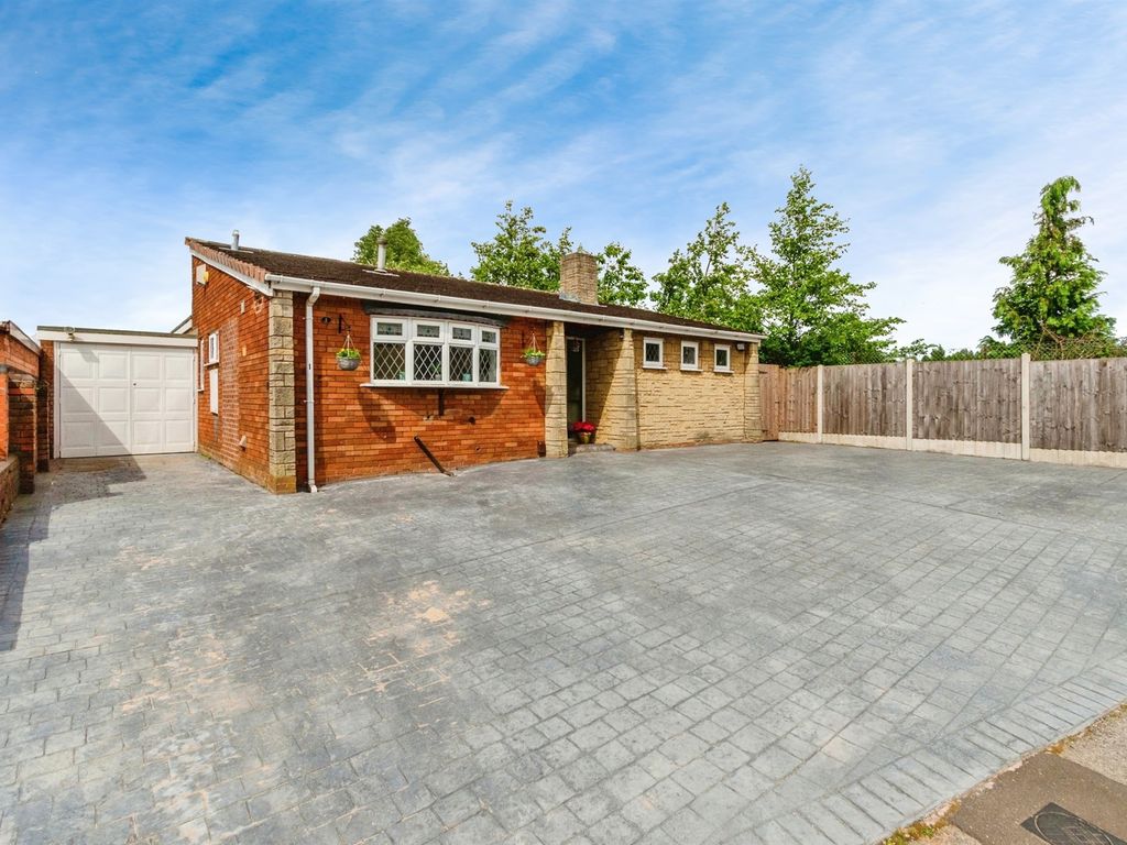 3 bed detached bungalow for sale in Monmouth Road, Bentley, Walsall WS2