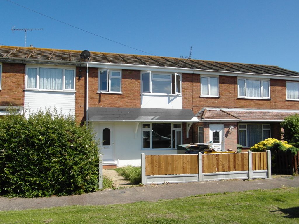 3 bed terraced house to rent in The Weald, Canvey Island SS8, £1,350