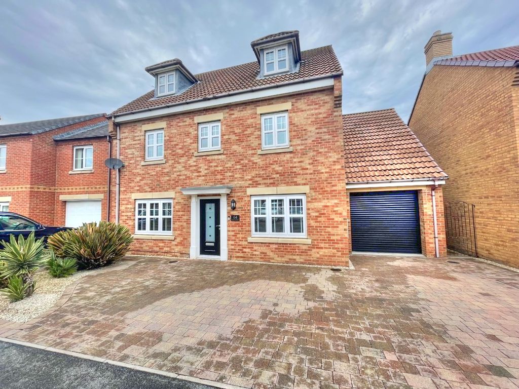 5 bed detached house for sale in Earlsmeadow, Shiremoor, Newcastle Upon