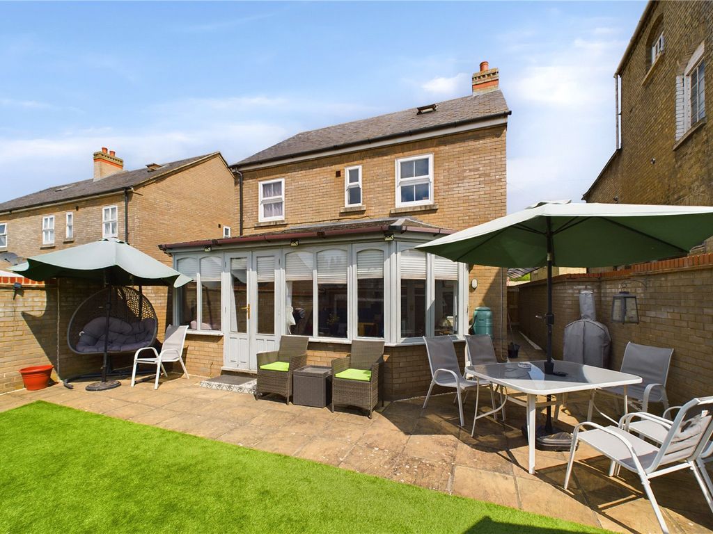 5 bed detached house for sale in High Street, Earith, Huntingdon