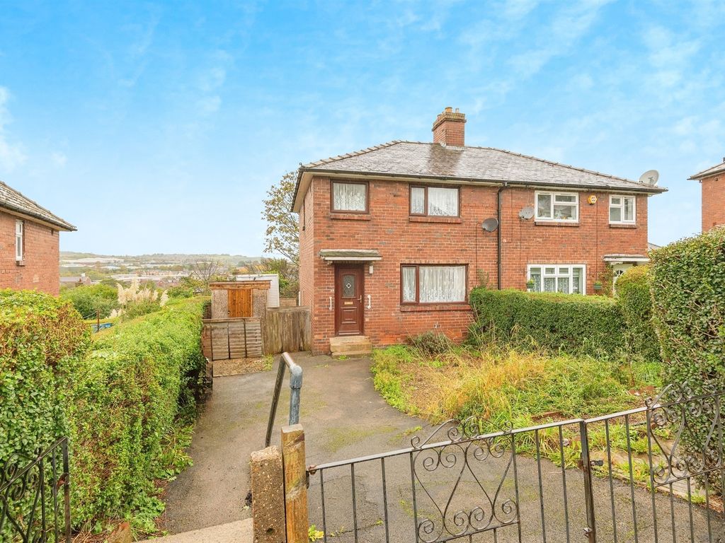 3 bed semidetached house for sale in Fairfield Hill, Bramley, Leeds