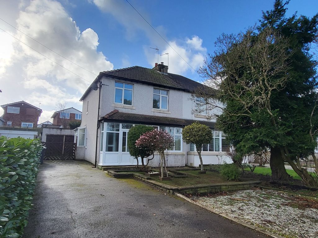 3 bed property to rent in Whitehall Road, Wyke, Bradford BD12, £1,000