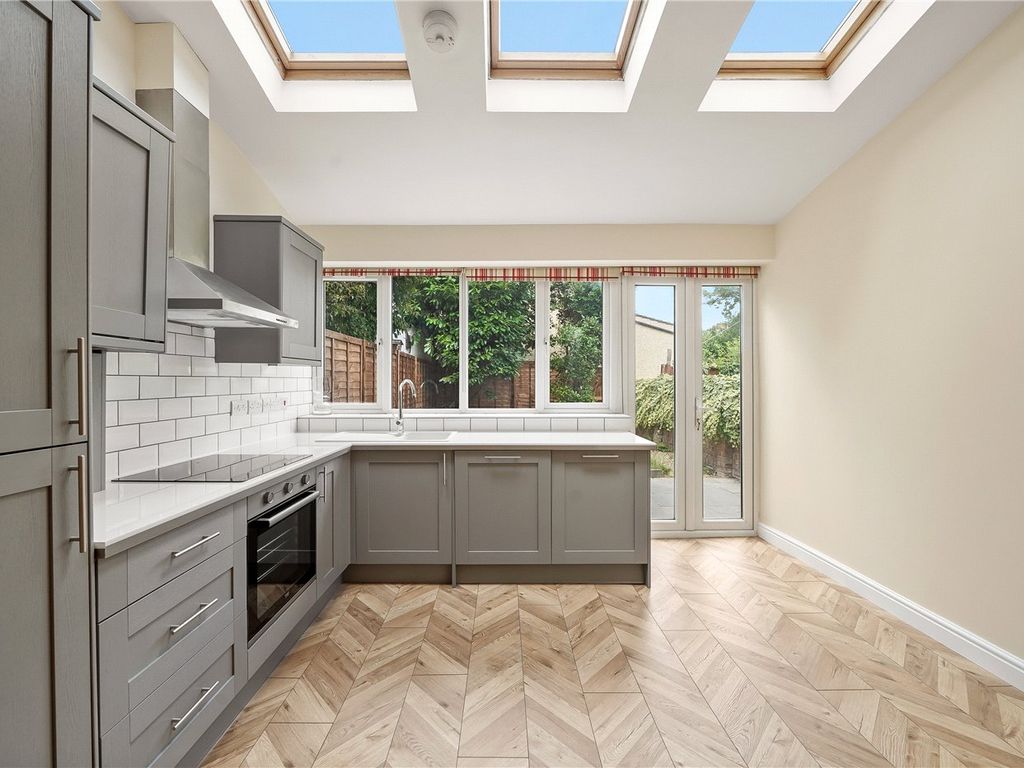 2 bed flat to rent in Kingston Road, London SW20, £2,500 pcm Zoopla