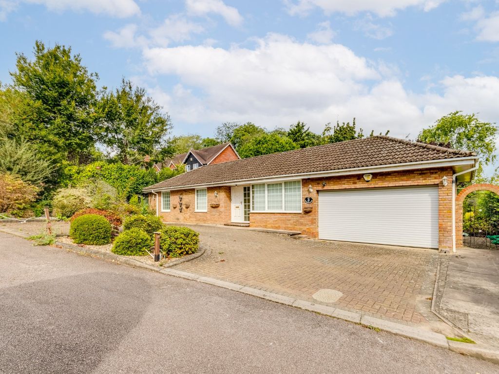 3 bed bungalow for sale in Oaklea Wood, Oaklands, Welwyn, Hertfordshire