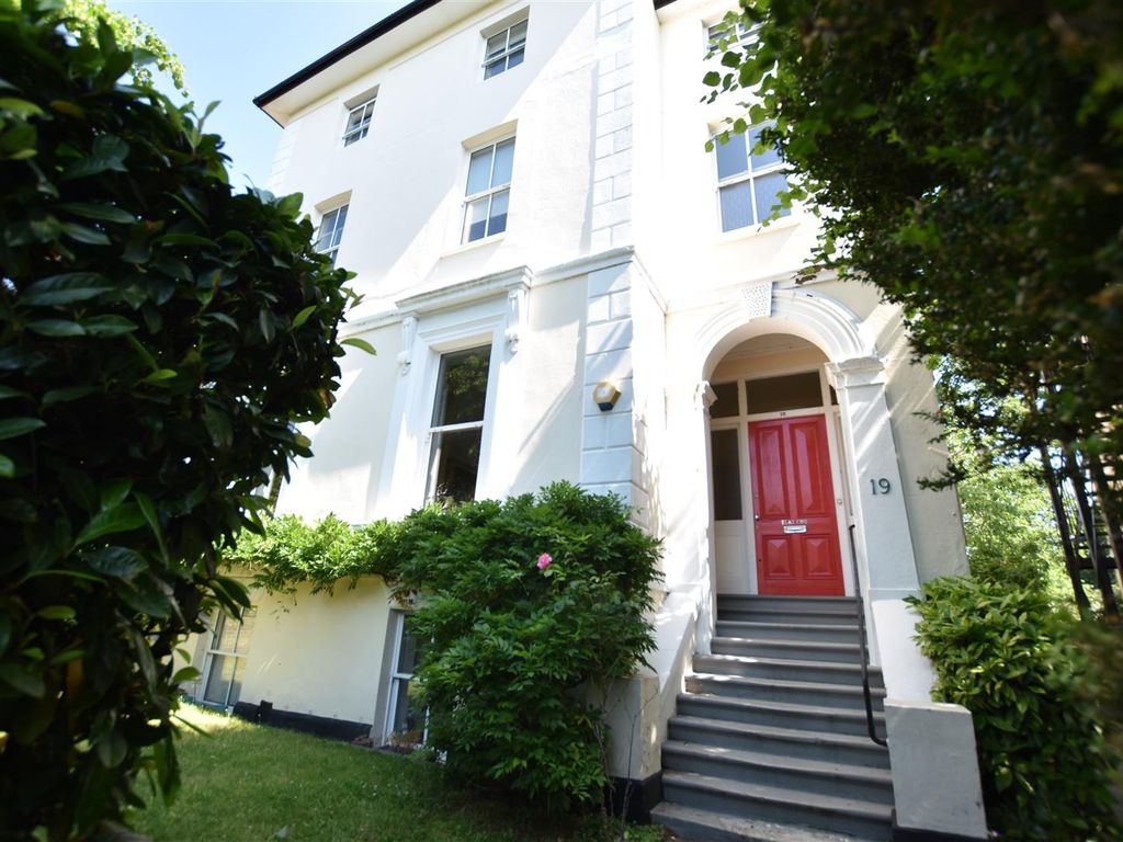 2 bed flat to rent in Grove Road, Surbiton KT6 Zoopla