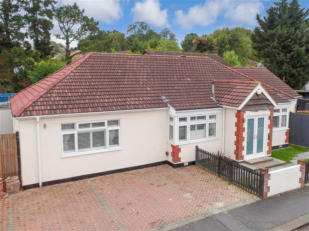 3 bed detached bungalow for sale in Stokes Road, Shirley, Surrey CR0