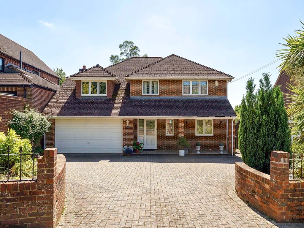 5 bed detached house for sale in Squirrels Mead, Wrotham, Sevenoaks