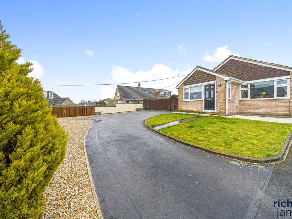 2 bed bungalow for sale in Islay Crescent, Highworth SN6 Zoopla