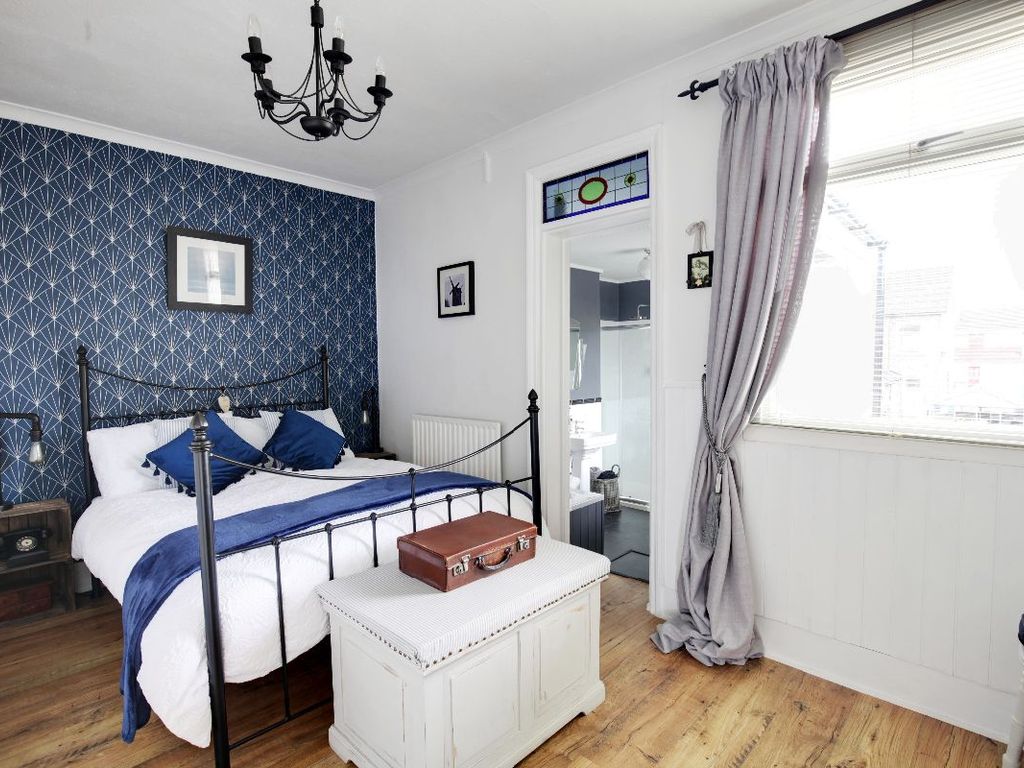 3 bed semidetached house for sale in Ronald Road, Harold Wood, Romford