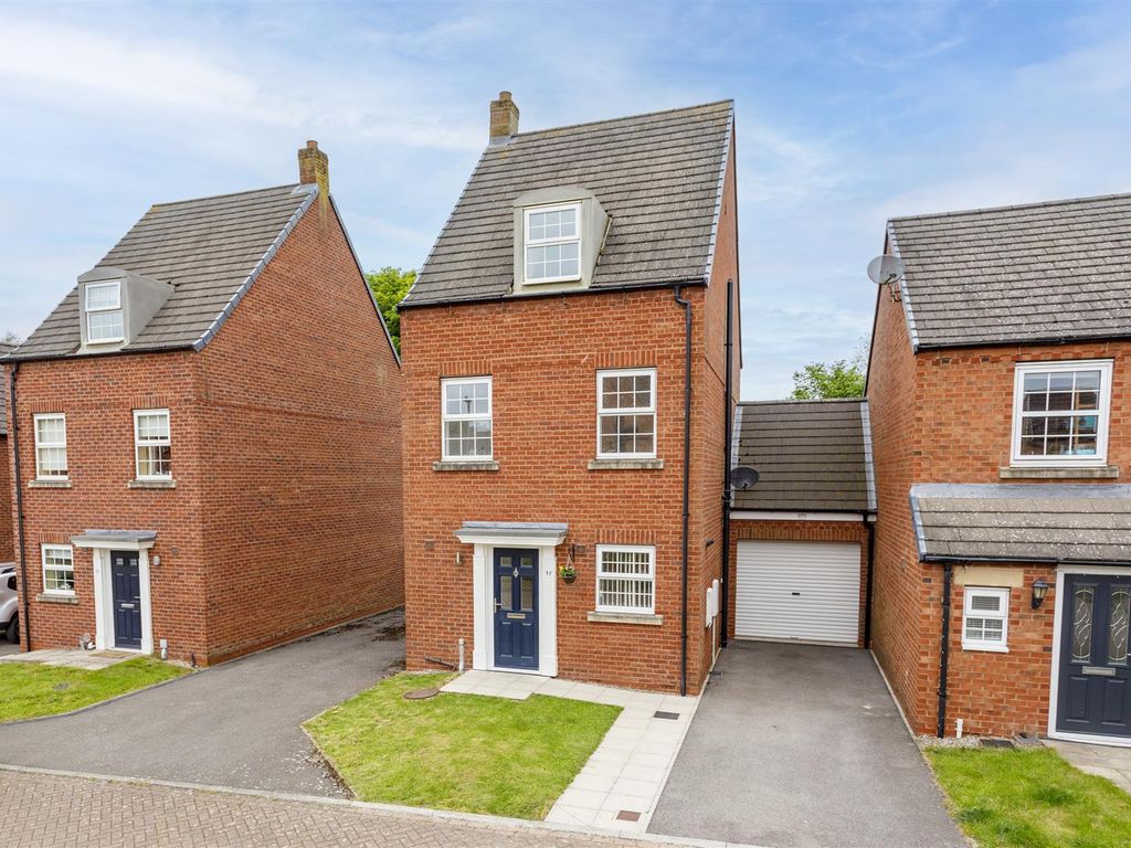 3 bed link detached house for sale in Low Medstone Drive, Easingwold